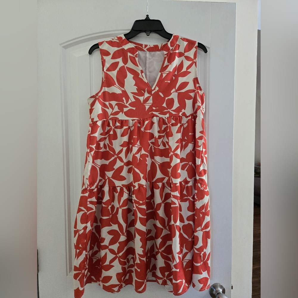 Sleeveless Coral Leaf Print Dress - Women's